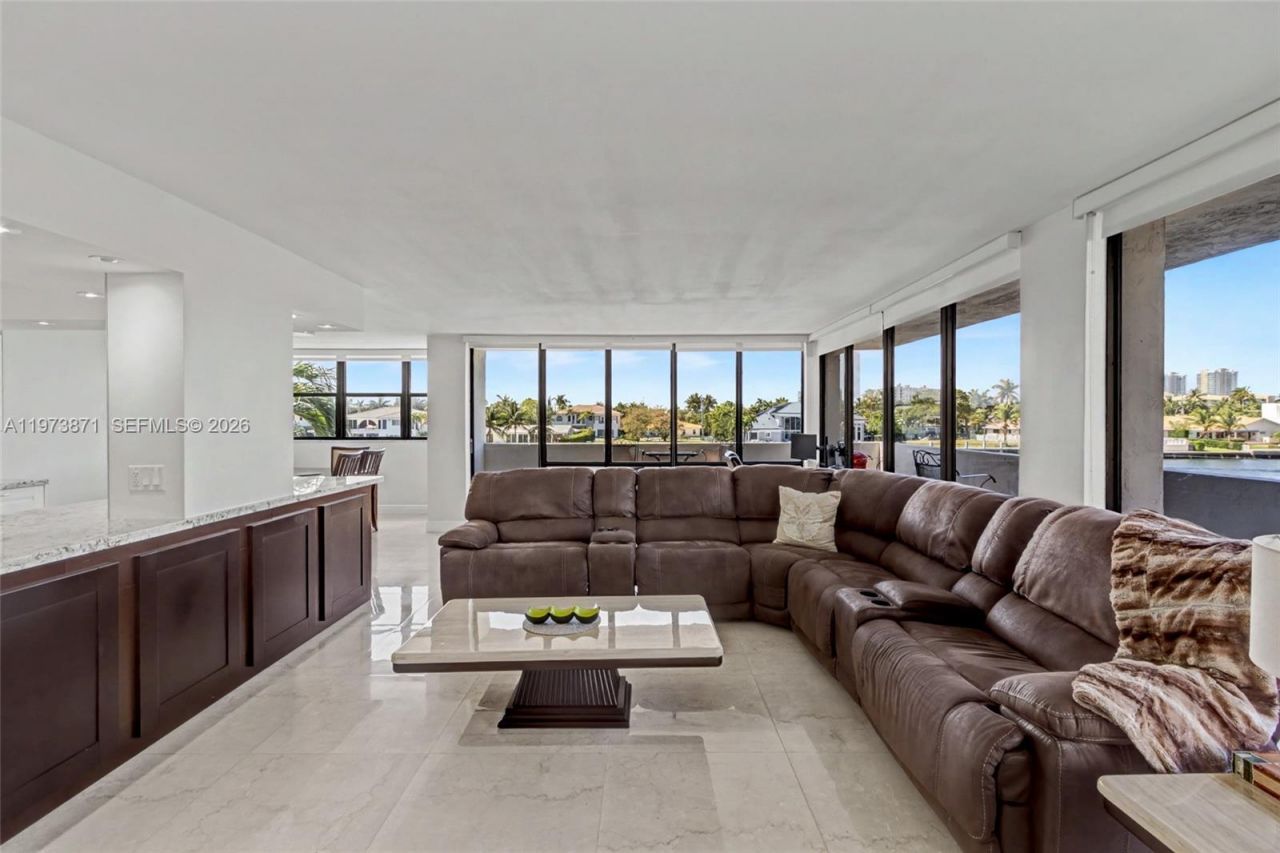 2017 S Ocean Dr, Unit 209, Hallandale Beach, FL 33009 Photo