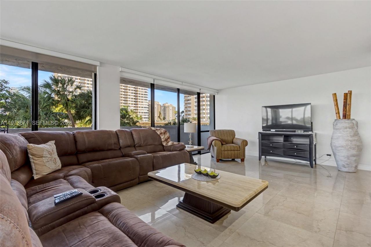 2017 S Ocean Dr, Unit 209, Hallandale Beach, FL 33009 Photo