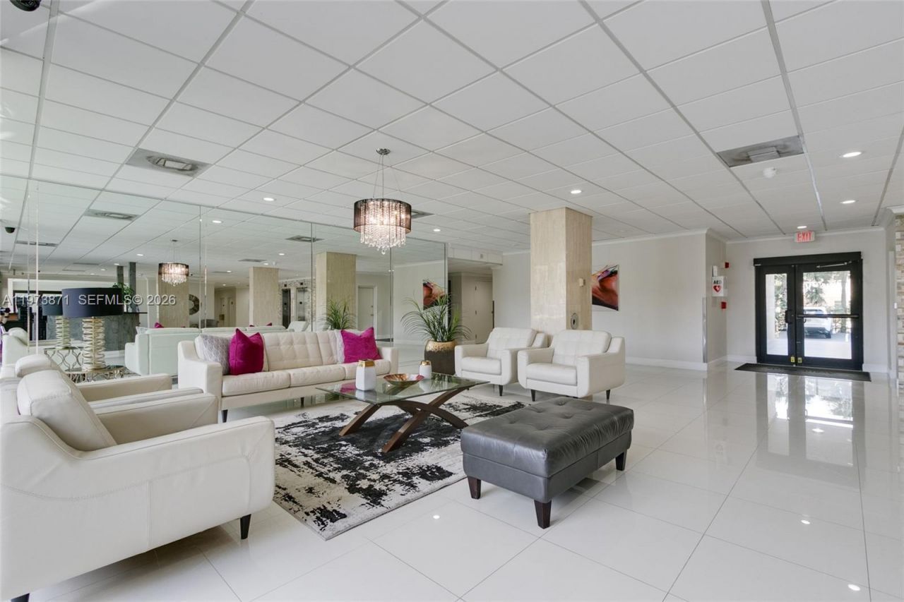 2017 S Ocean Dr, Unit 209, Hallandale Beach, FL 33009 Photo