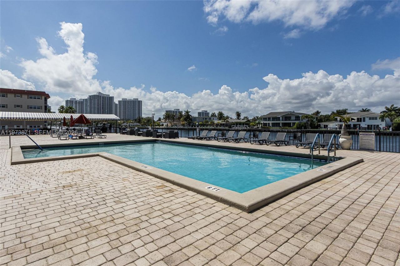 2017 S Ocean Dr, Unit 209, Hallandale Beach, FL 33009 Photo