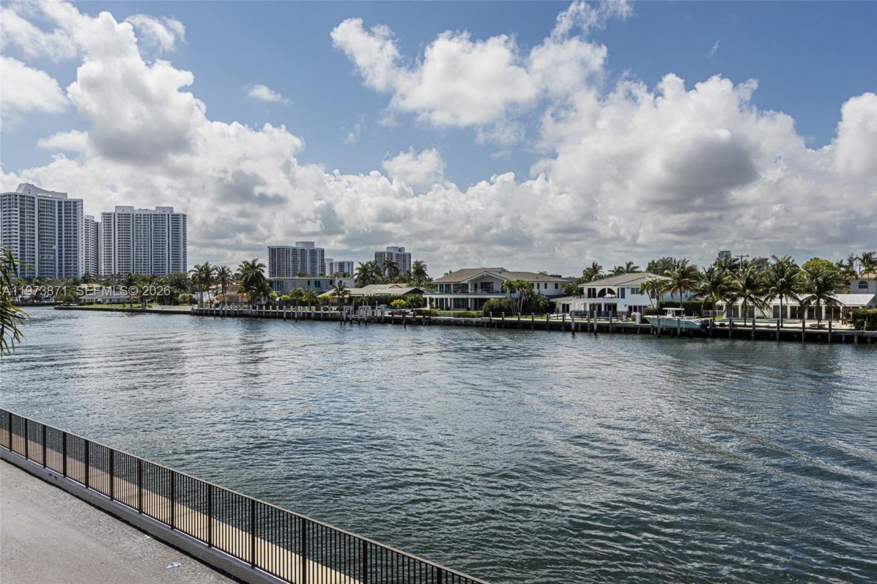 2017 S Ocean Dr, Unit 209, Hallandale Beach, FL 33009 Photo