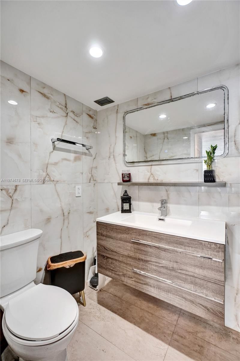 2750 NE 183rd St , Unit 406, Aventura, FL 33160 Photo