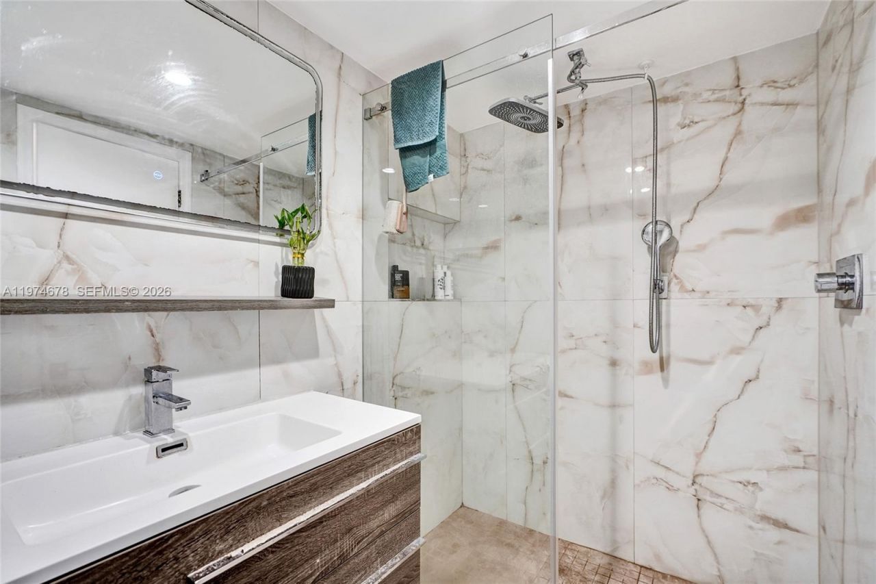 2750 NE 183rd St , Unit 406, Aventura, FL 33160 Photo