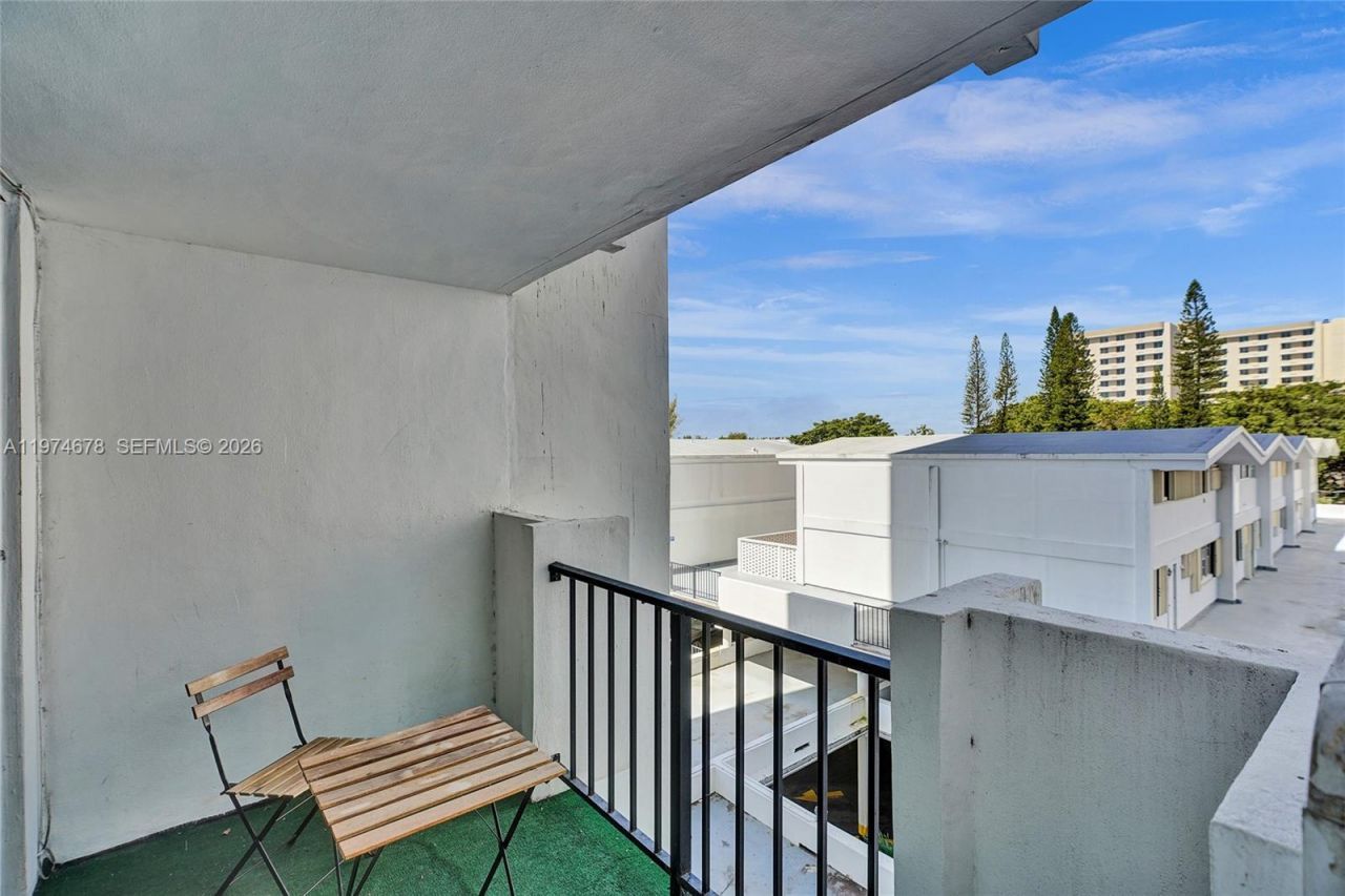 2750 NE 183rd St , Unit 406, Aventura, FL 33160 Photo