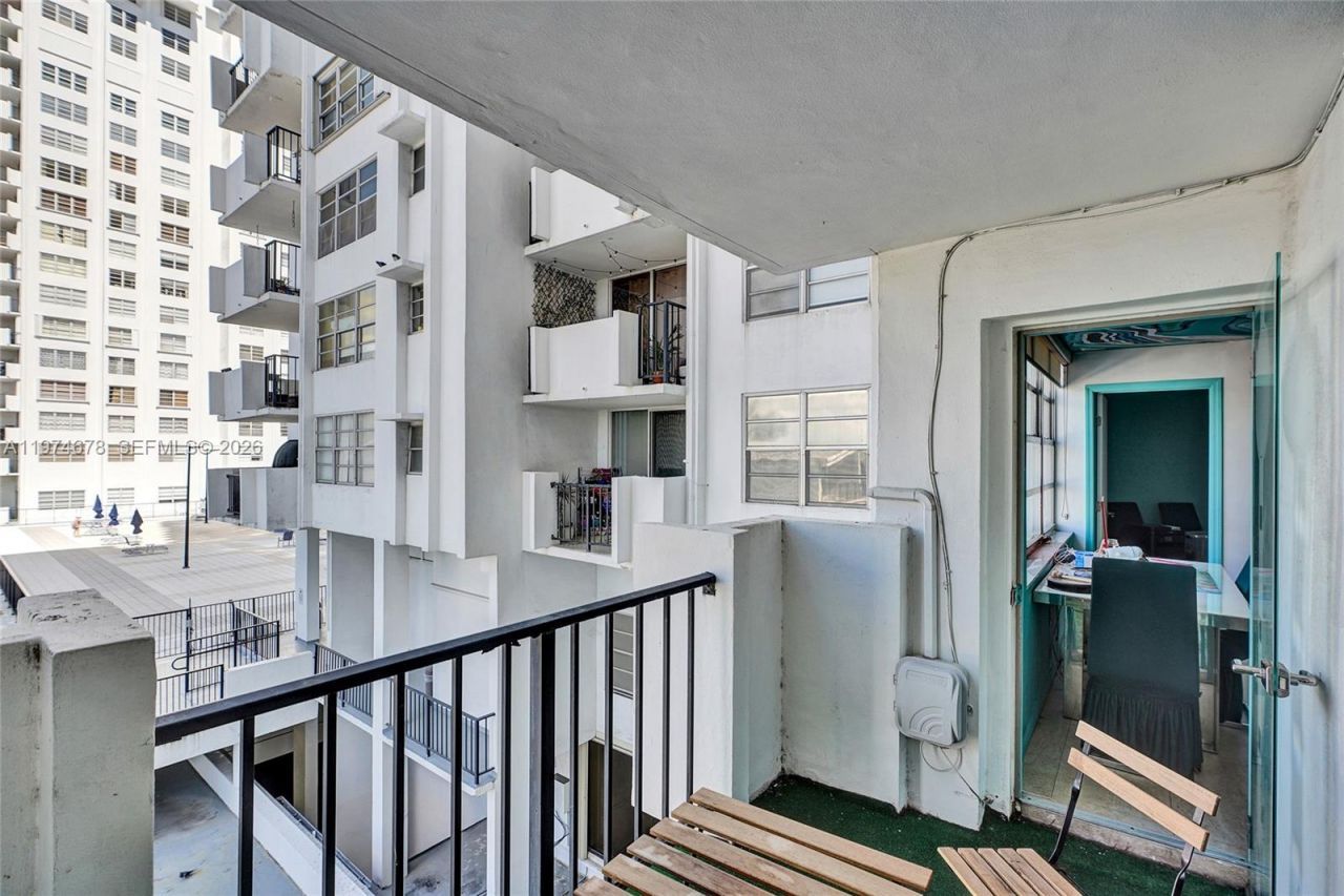 2750 NE 183rd St , Unit 406, Aventura, FL 33160 Photo