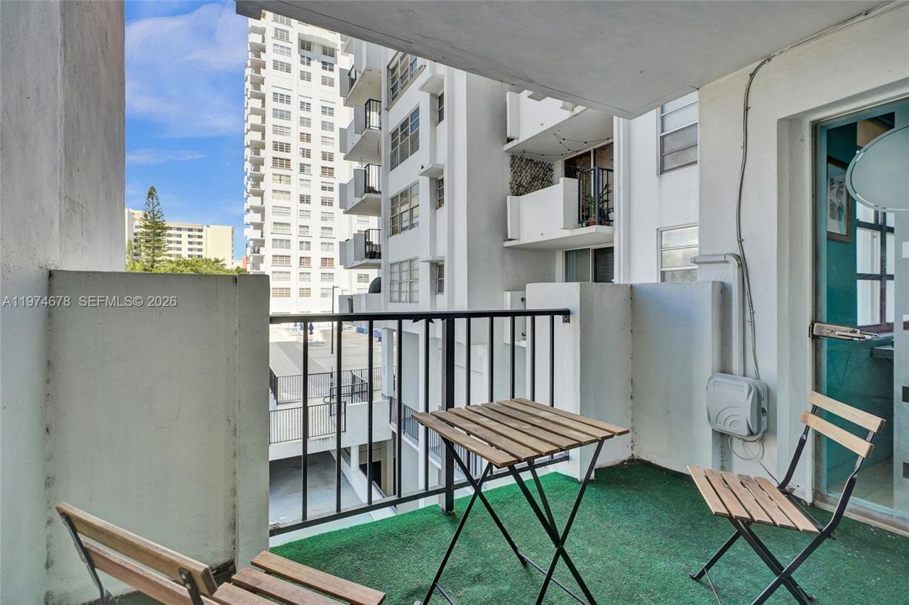 2750 NE 183rd St , Unit 406, Aventura, FL 33160 Photo