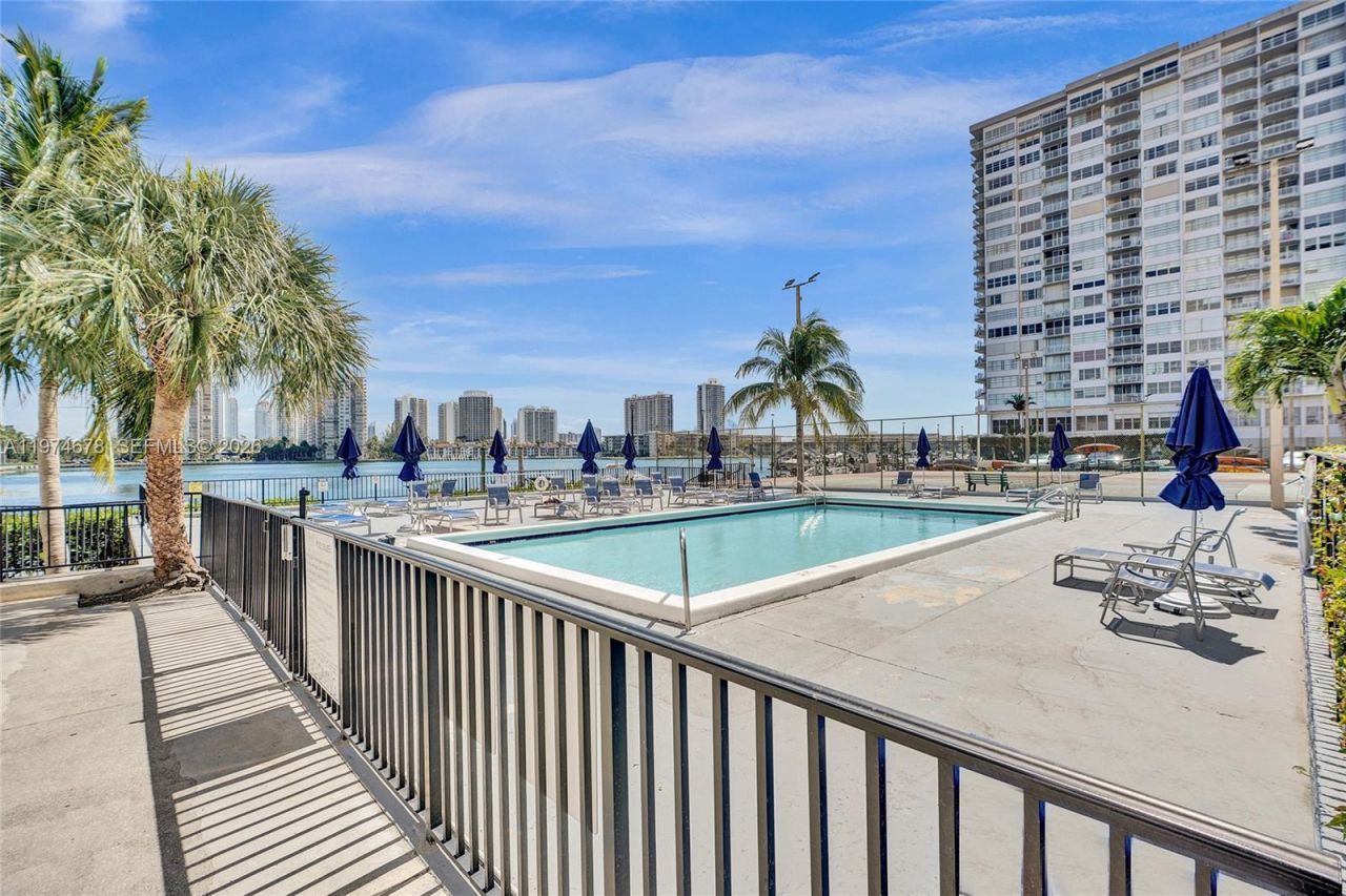 2750 NE 183rd St , Unit 406, Aventura, FL 33160 Photo