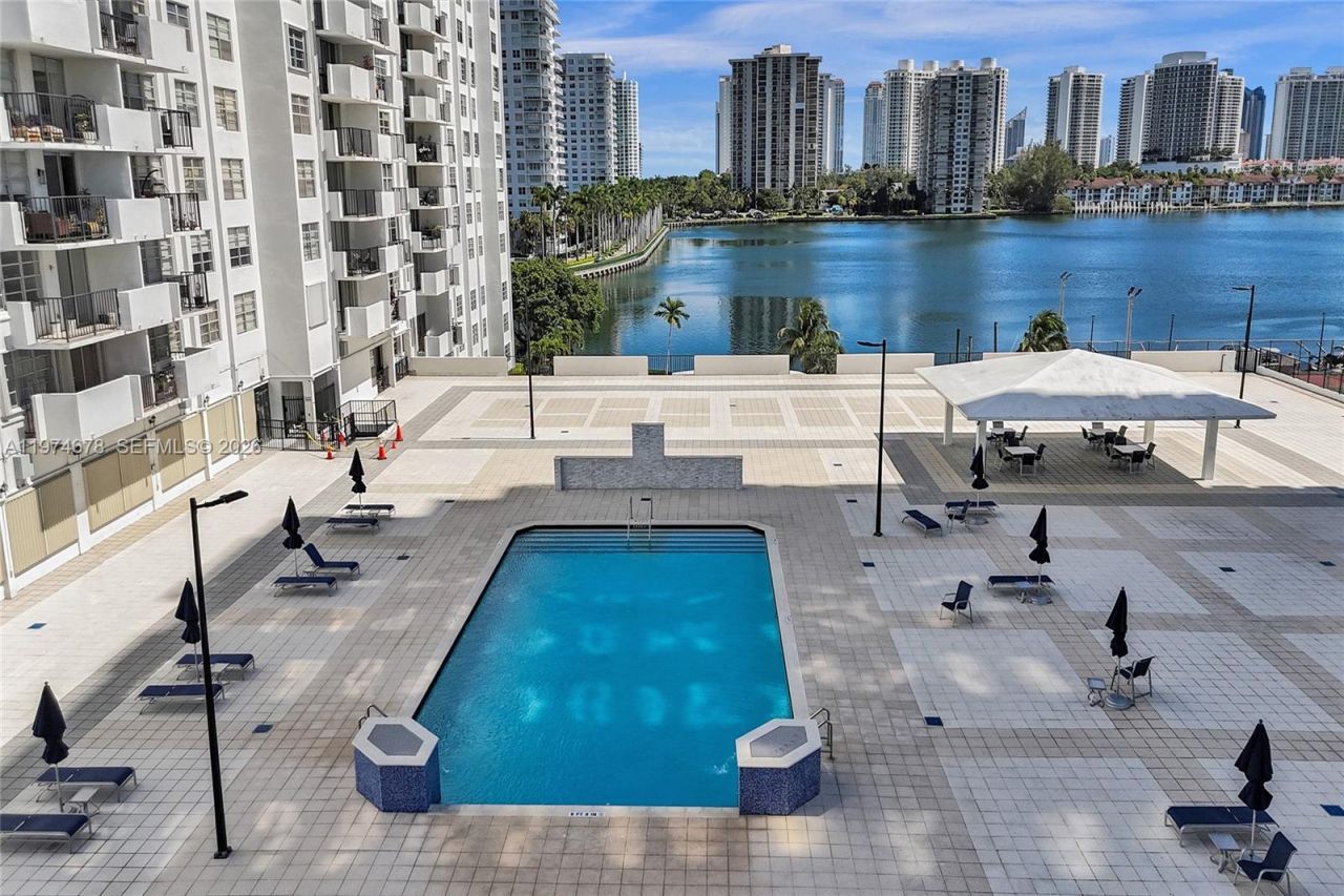 2750 NE 183rd St , Unit 406, Aventura, FL 33160 Photo
