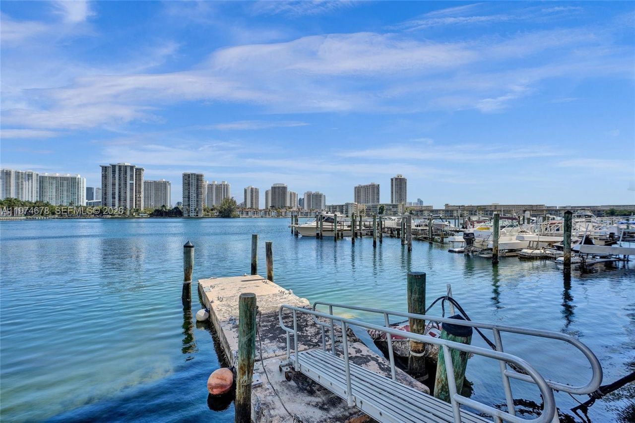 2750 NE 183rd St , Unit 406, Aventura, FL 33160 Photo