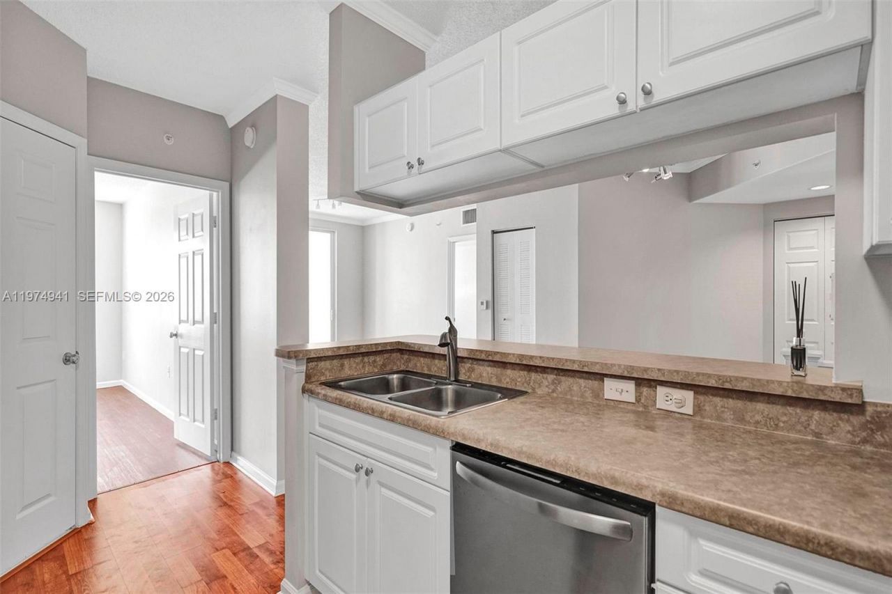 17150 N Bay Rd , Unit 2802, Sunny Isles Beach, FL 33160 Photo