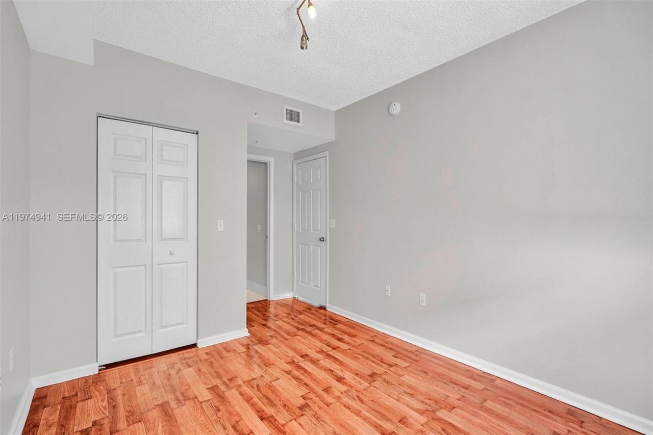 17150 N Bay Rd , Unit 2802, Sunny Isles Beach, FL 33160 Photo