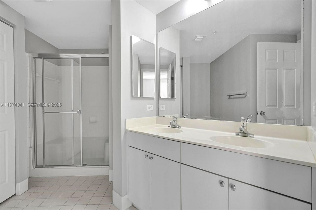 17150 N Bay Rd , Unit 2802, Sunny Isles Beach, FL 33160 Photo