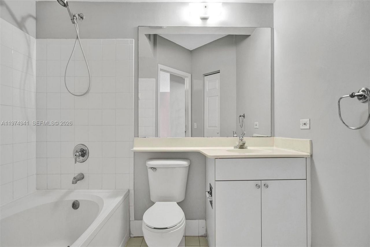 17150 N Bay Rd , Unit 2802, Sunny Isles Beach, FL 33160 Photo