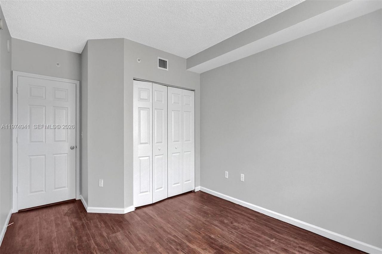 17150 N Bay Rd , Unit 2802, Sunny Isles Beach, FL 33160 Photo