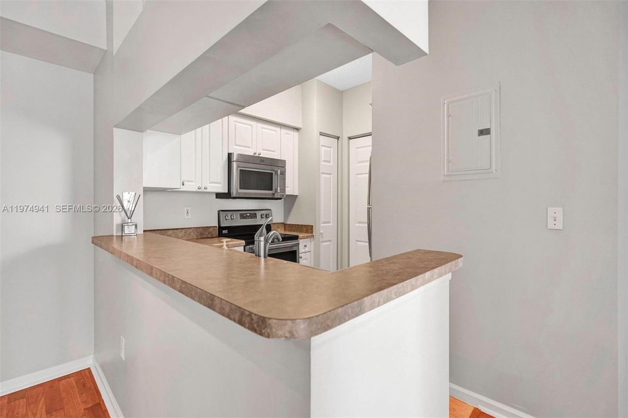 17150 N Bay Rd , Unit 2802, Sunny Isles Beach, FL 33160 Photo