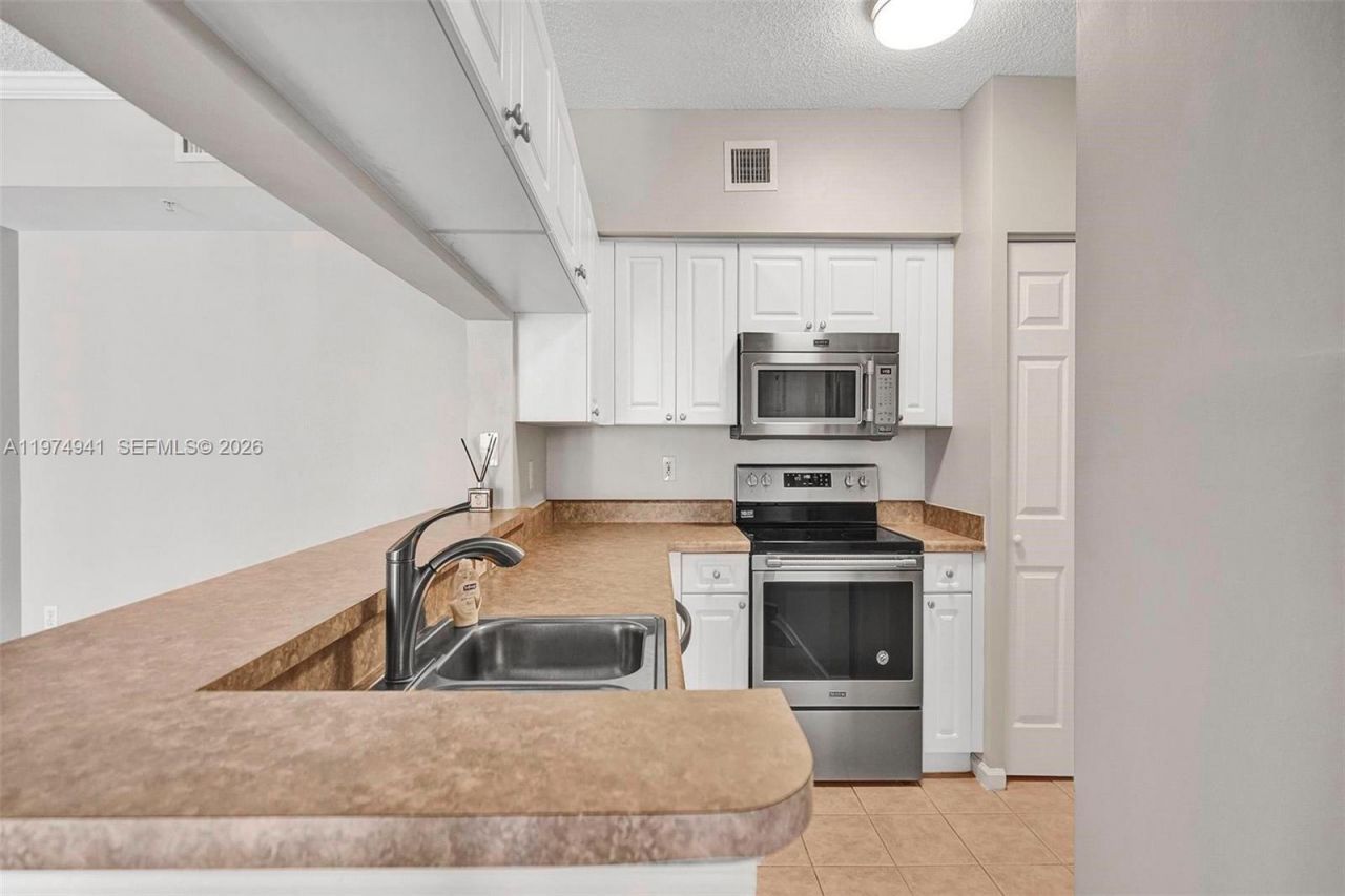 17150 N Bay Rd , Unit 2802, Sunny Isles Beach, FL 33160 Photo