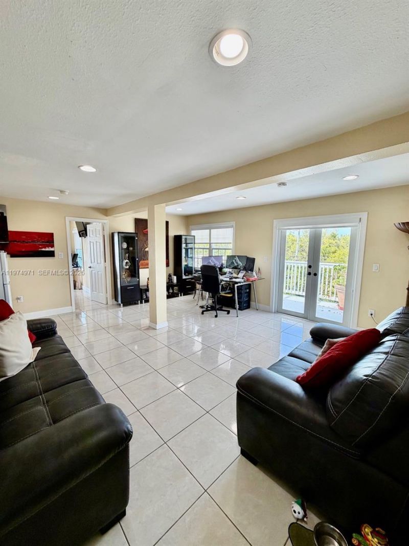 212 Banyan Ln, Tavernier, FL 33070 Photo