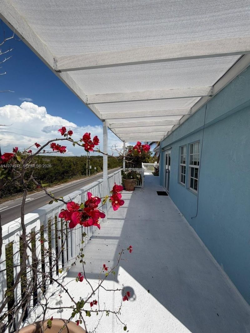 212 Banyan Ln, Tavernier, FL 33070 Photo