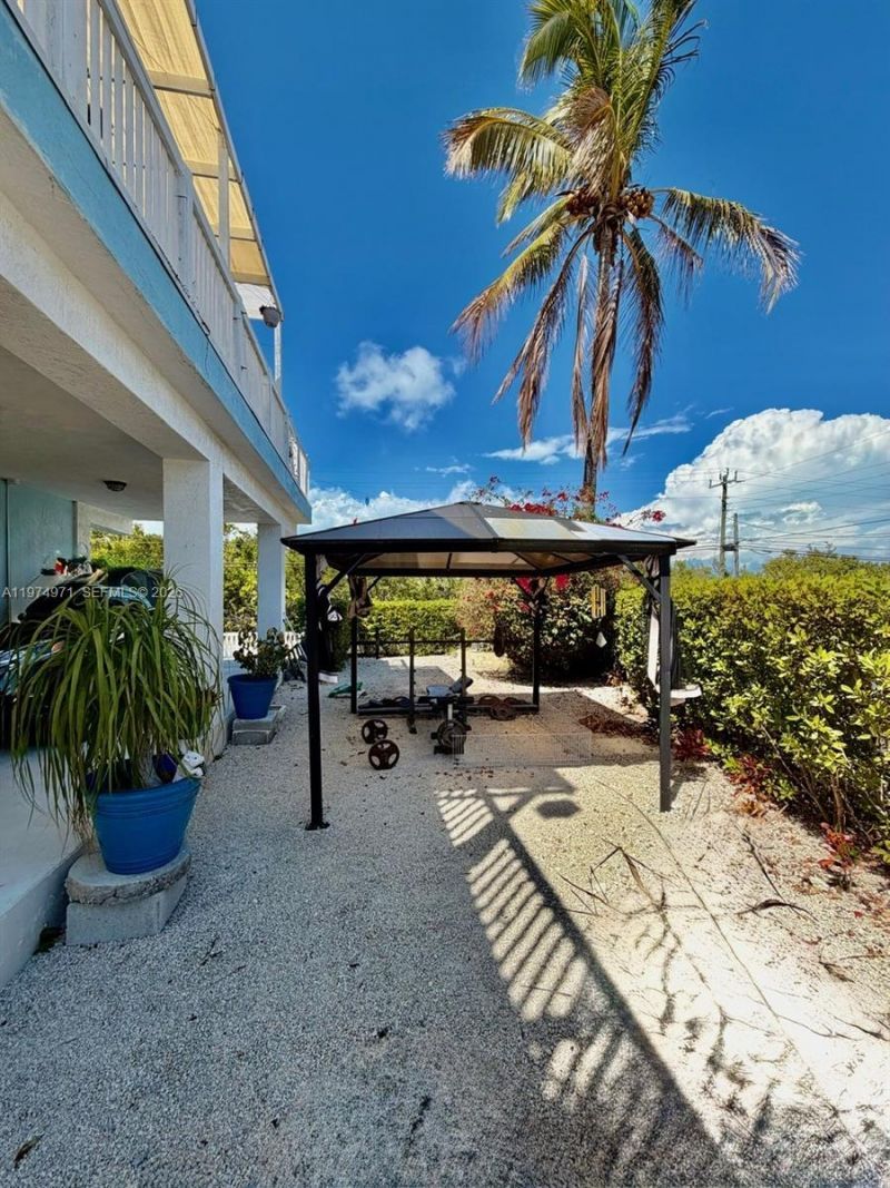 212 Banyan Ln, Tavernier, FL 33070 Photo