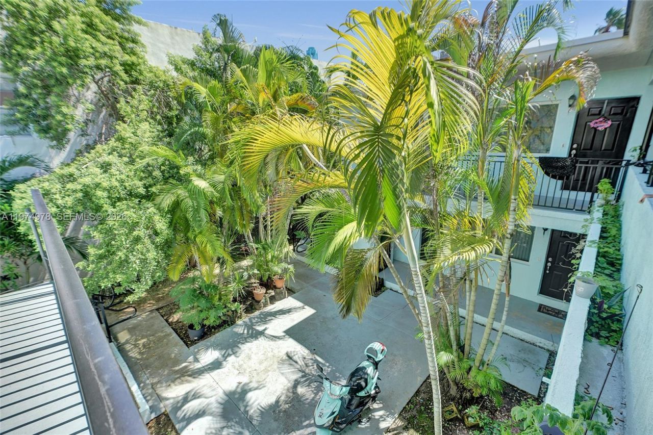 1945 Calais Dr, Unit 9, Miami Beach, FL 33141 Photo