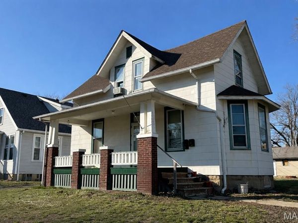 821 12th Street, Highland, IL 62249