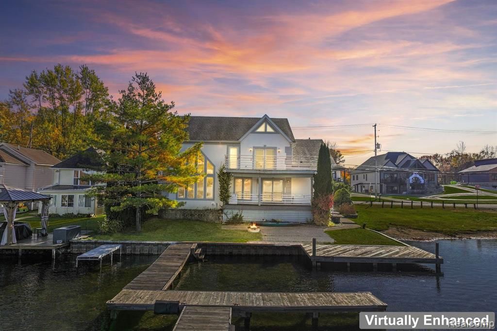 2076 S Long Lake Road , Fenton, MI 48430 Main Photo