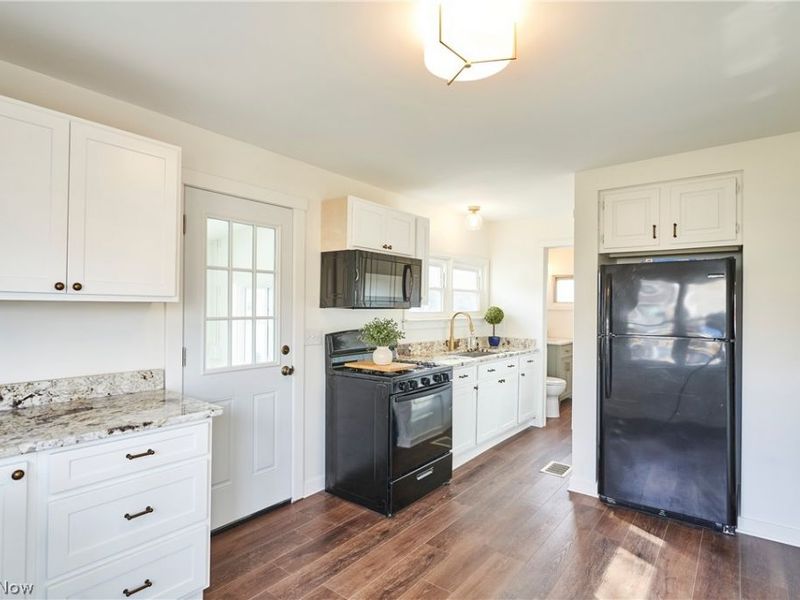 3248 State Street NW, North Canton, OH 44720 Photo 2