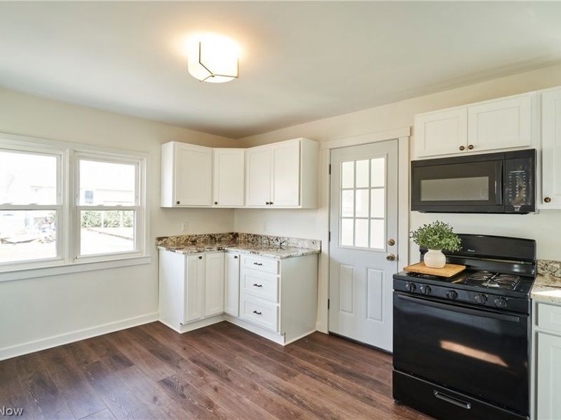 3248 State Street NW, North Canton, OH 44720 Photo 4