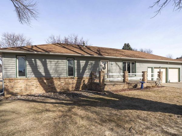 559 Southview Dr SE, LeMars, IA 51031