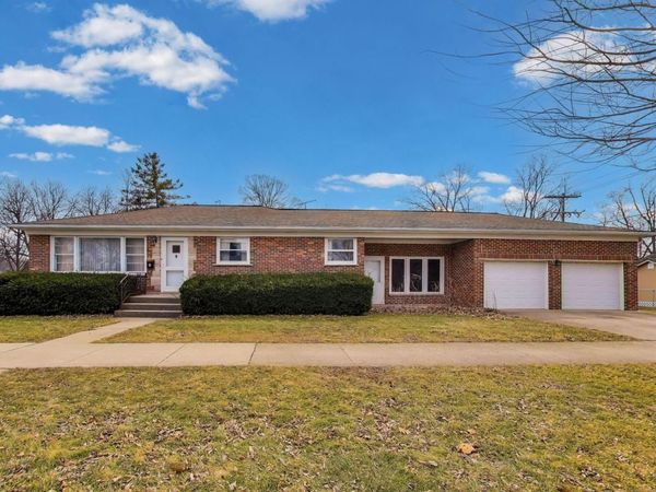 320 N Prospect Manor Avenue , Mount Prospect, IL 60056