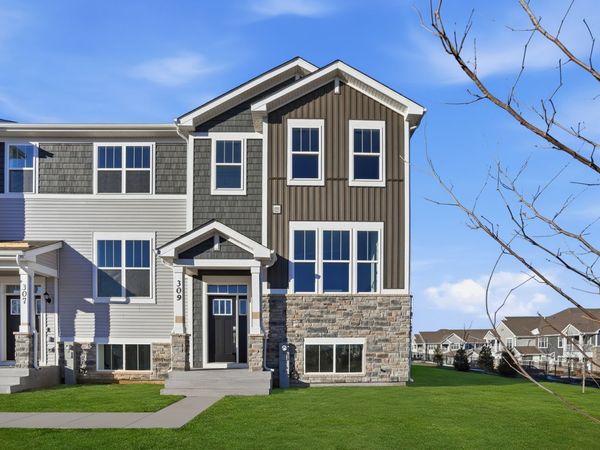 311 Settlers Place , West Dundee, IL 60118