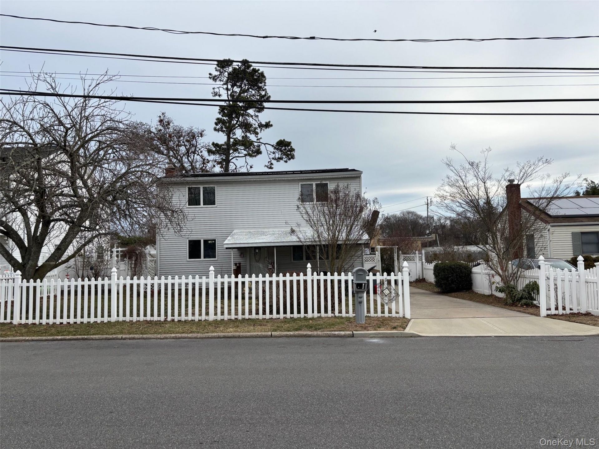 33 Lakewood Avenue, Ronkonkoma, NY 11779 Main Photo