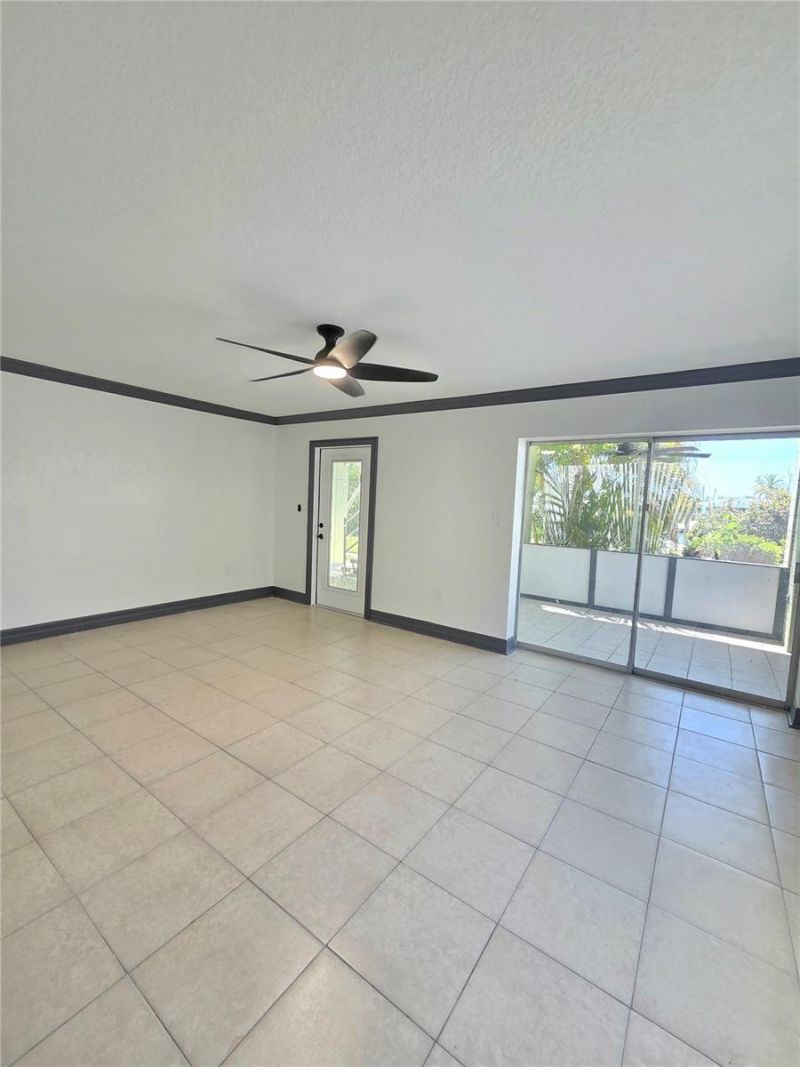 10215 Manatee Avenue W, Unit 1, Bradenton, FL 34209 Photo