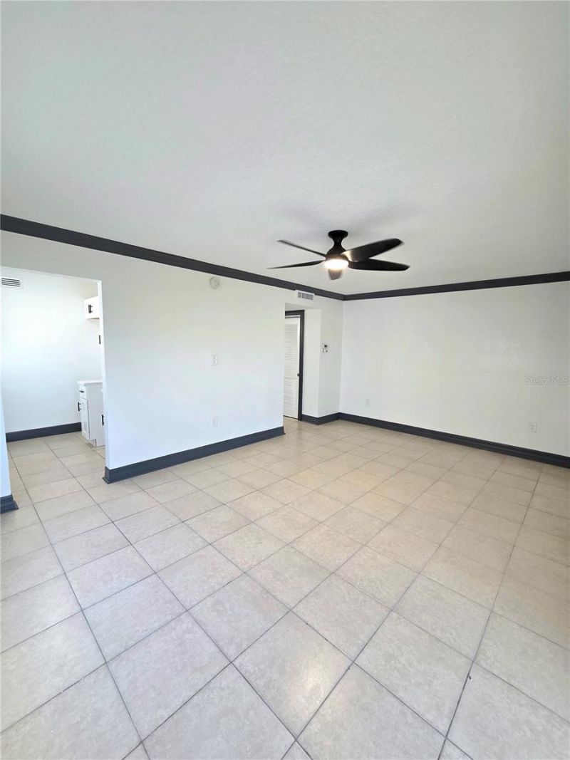 10215 Manatee Avenue W, Unit 1, Bradenton, FL 34209 Photo