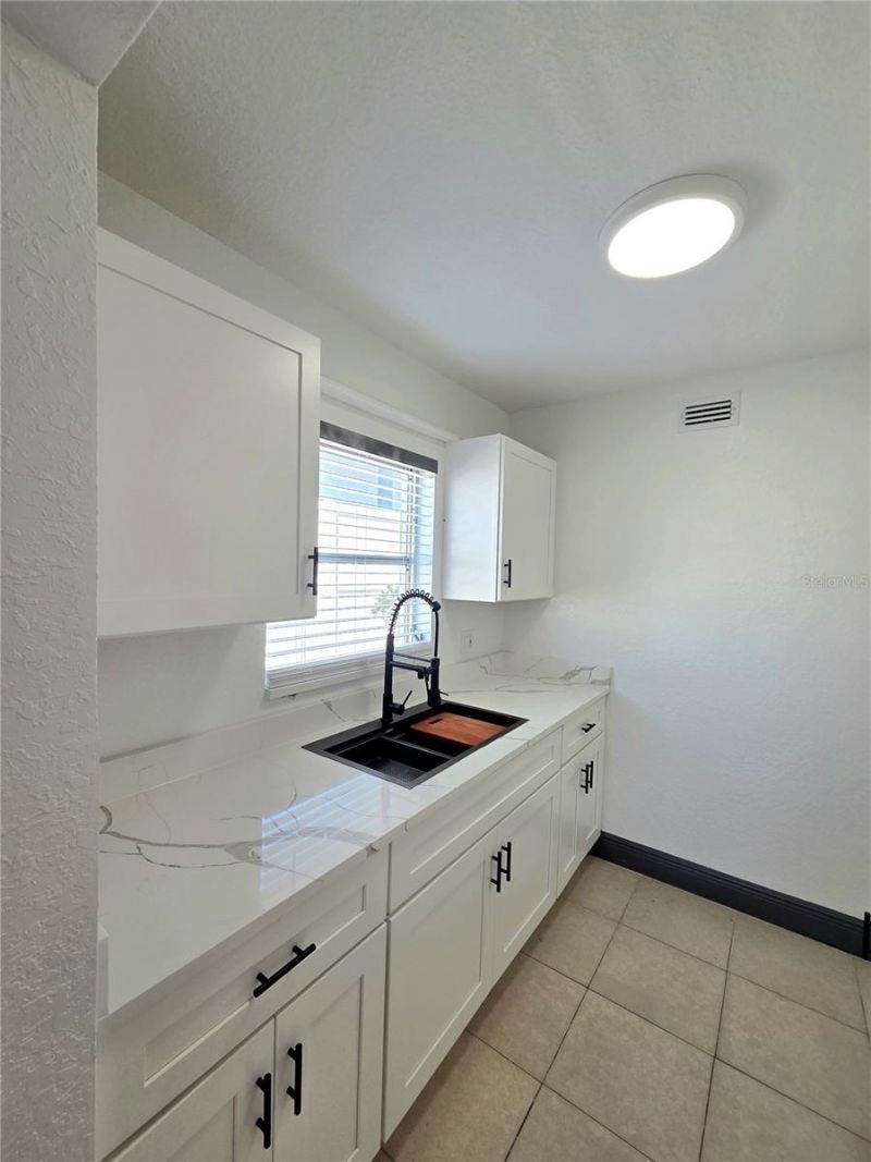 10215 Manatee Avenue W, Unit 1, Bradenton, FL 34209 Photo