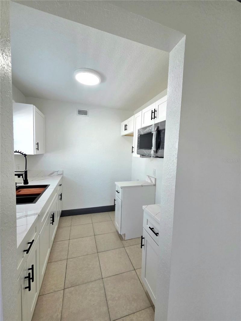 10215 Manatee Avenue W, Unit 1, Bradenton, FL 34209 Photo