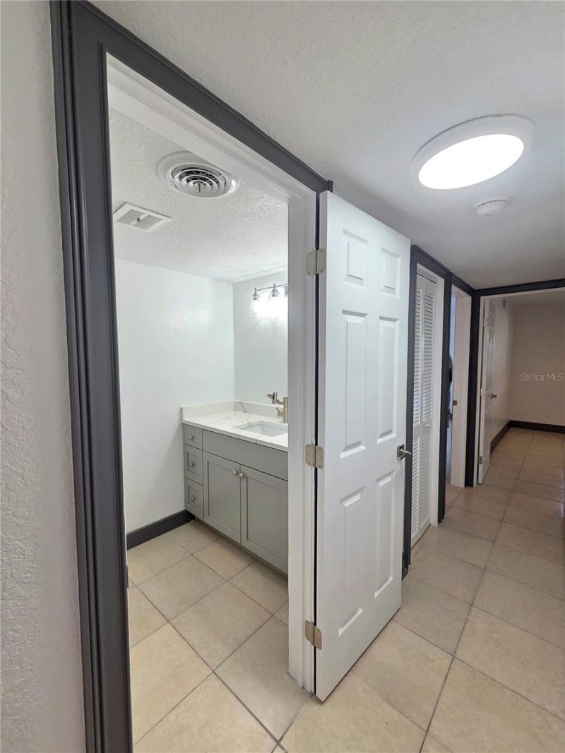 10215 Manatee Avenue W, Unit 1, Bradenton, FL 34209 Photo