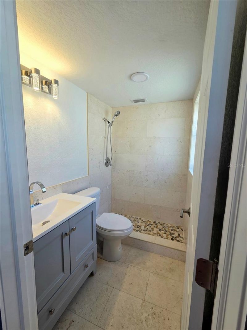 10215 Manatee Avenue W, Unit 1, Bradenton, FL 34209 Photo