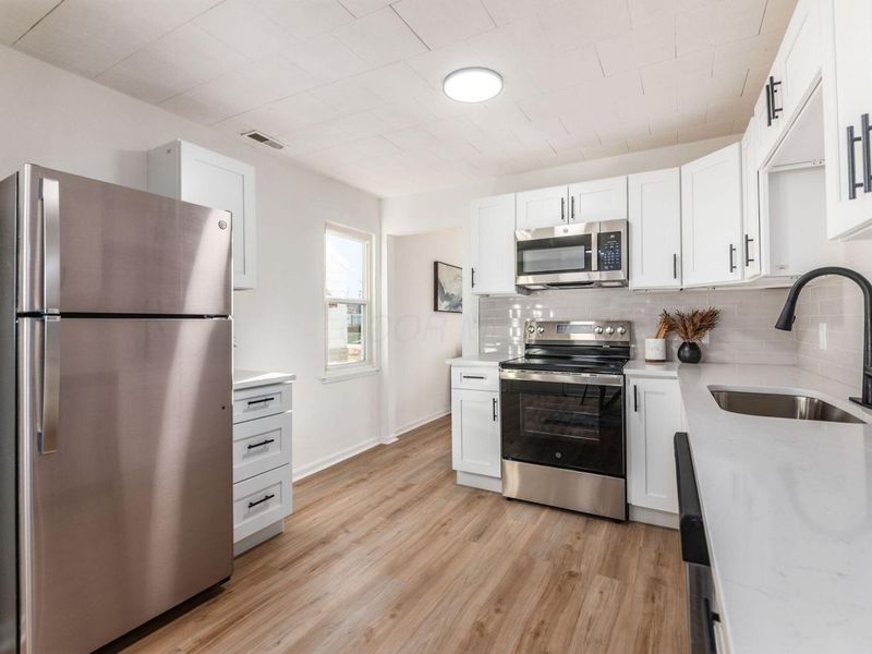 854 Brentnell Avenue , Columbus, OH 43219 Photo 12