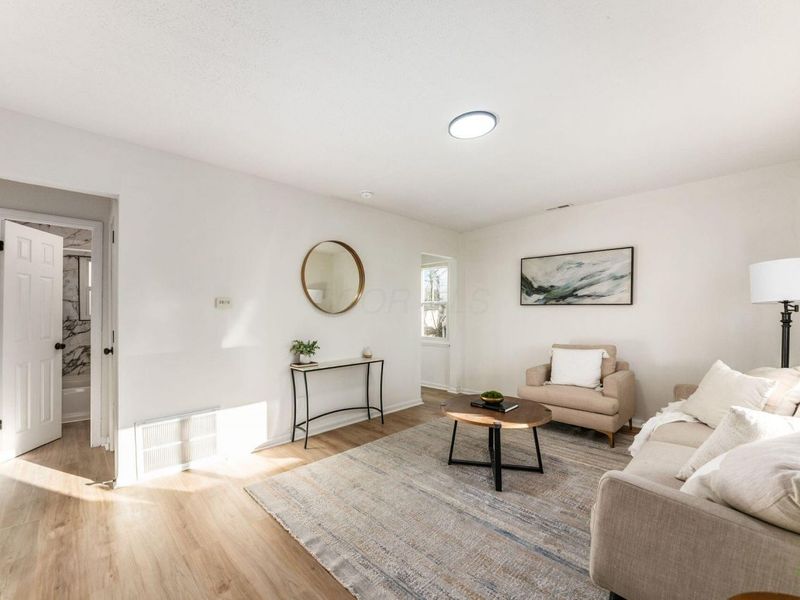 854 Brentnell Avenue , Columbus, OH 43219 Photo 3