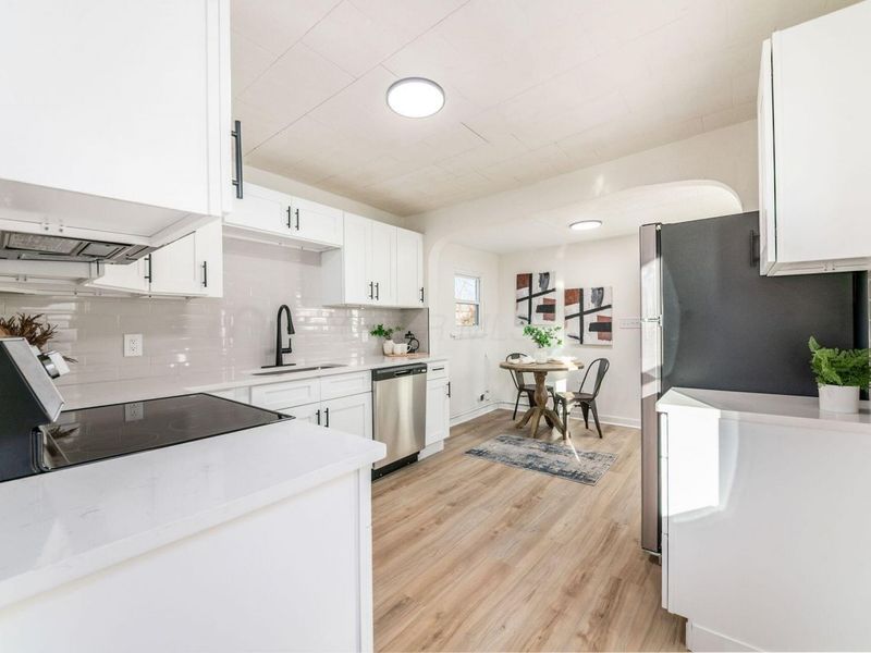 854 Brentnell Avenue , Columbus, OH 43219 Photo 8