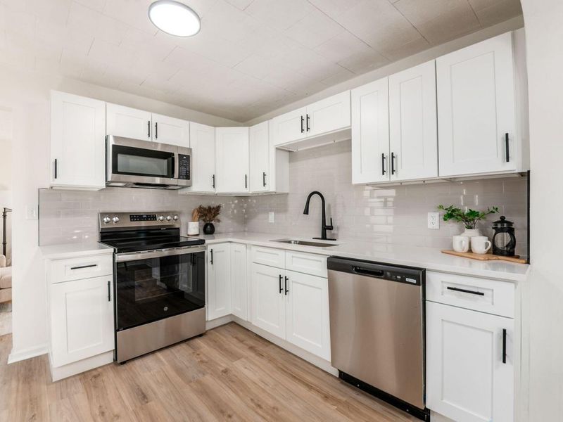 854 Brentnell Avenue , Columbus, OH 43219 Photo 9