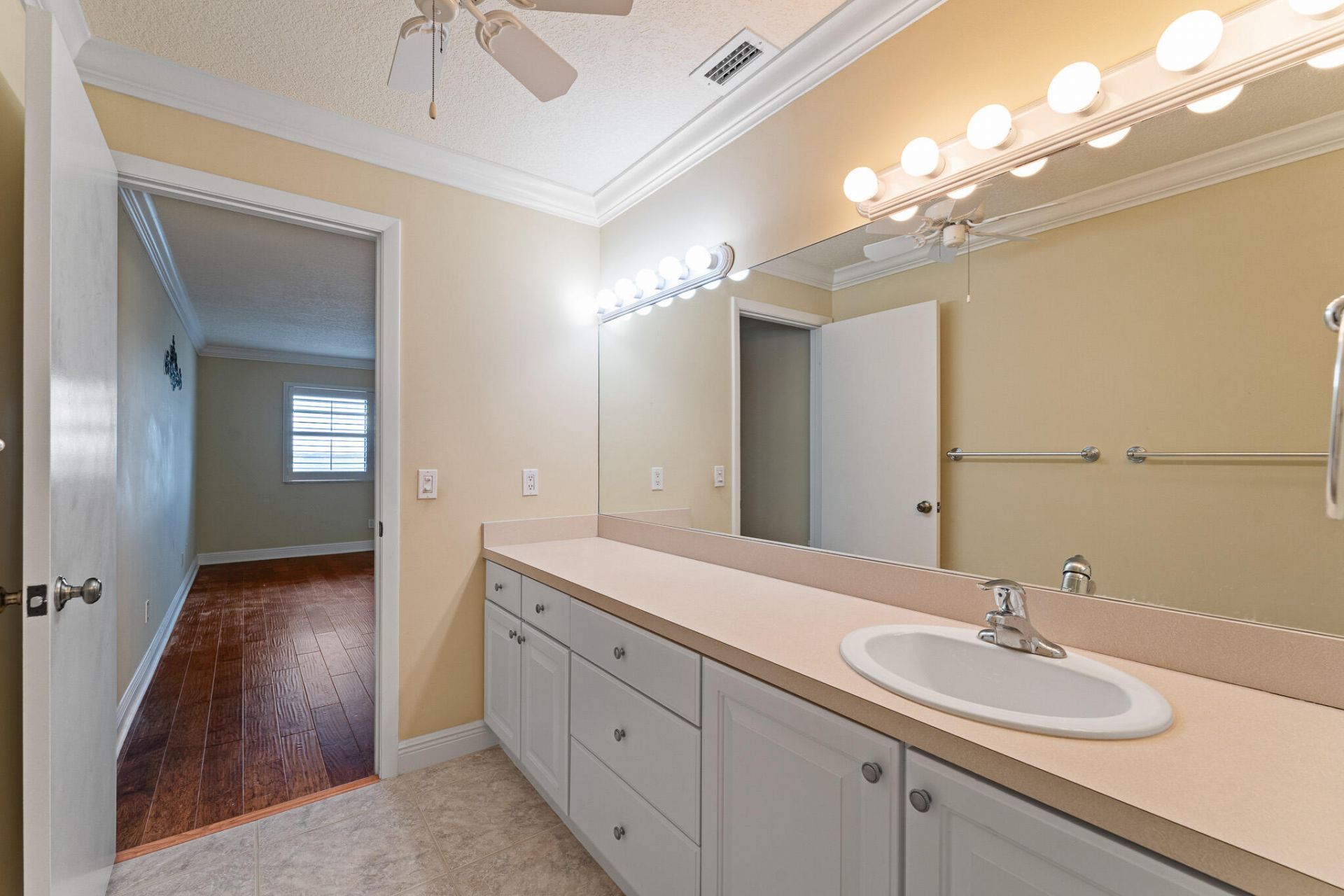 10 NE Plantation Road, Unit 305, Stuart, FL 34996 Photo
