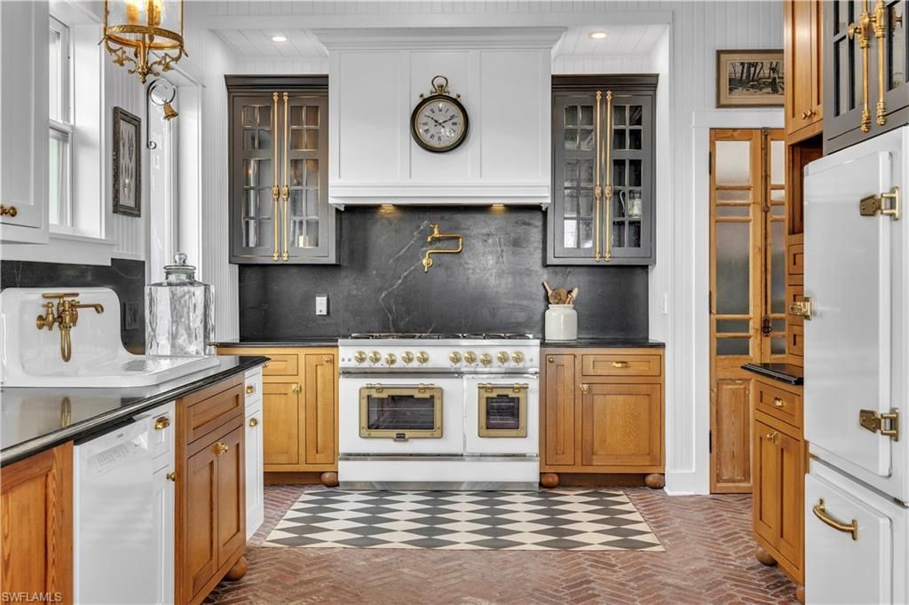 8241 Main St, Bokeelia, FL 33922 Photo