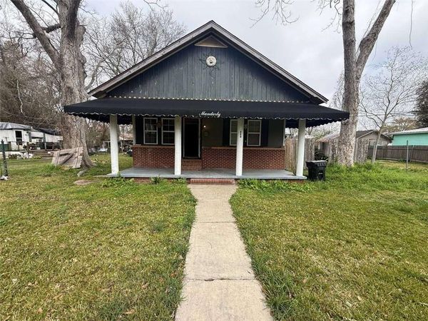 808 LORAINE Street , Abbeville, LA 70510