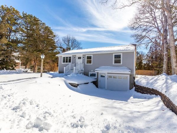 24 Weatherglass Ln, Falmouth, MA 02536