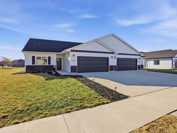 562 Stonewood Court, Evansville, WI 53536