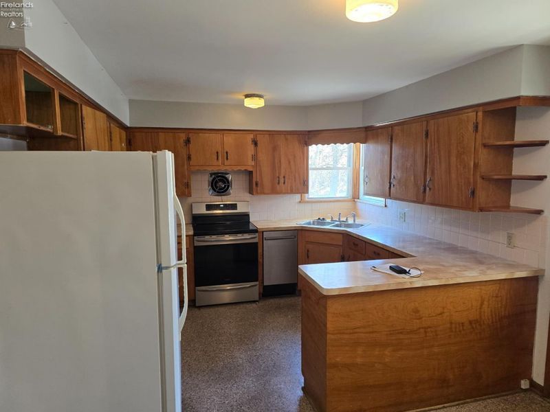 267 Milan Avenue, Amherst, OH 44001 Photo 5