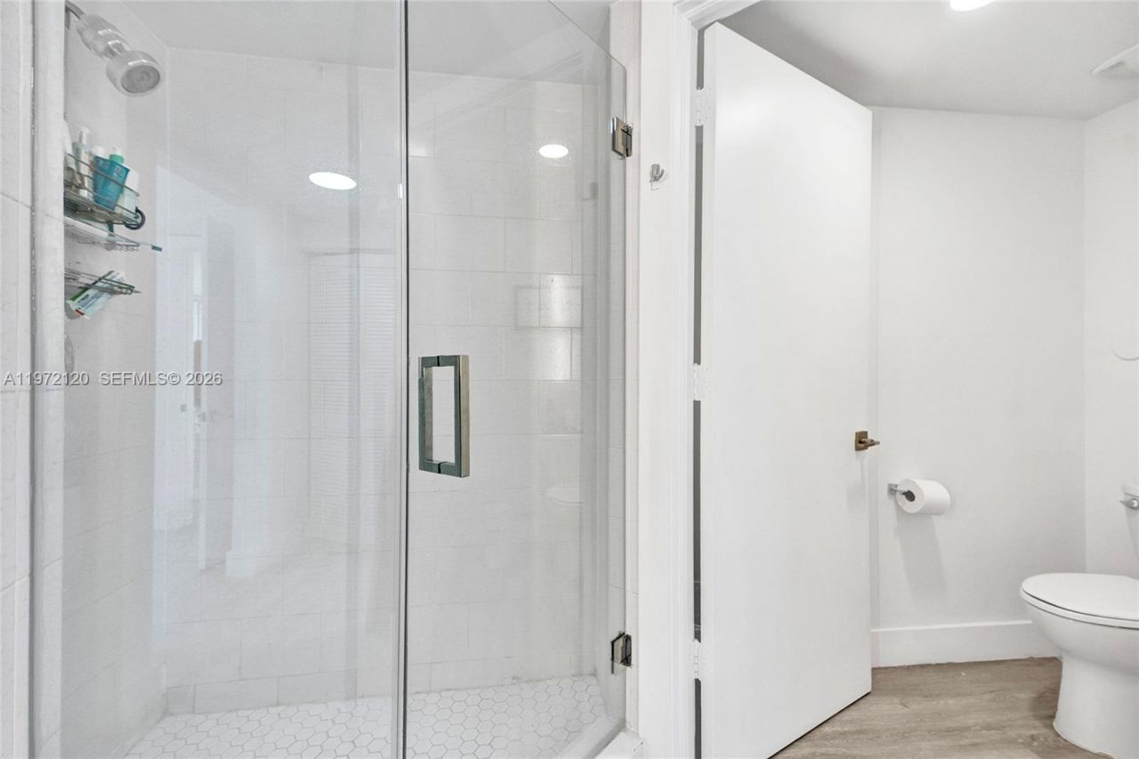 1881 79th St Cswy, Unit 1404, North Bay Village, FL 33141 Photo