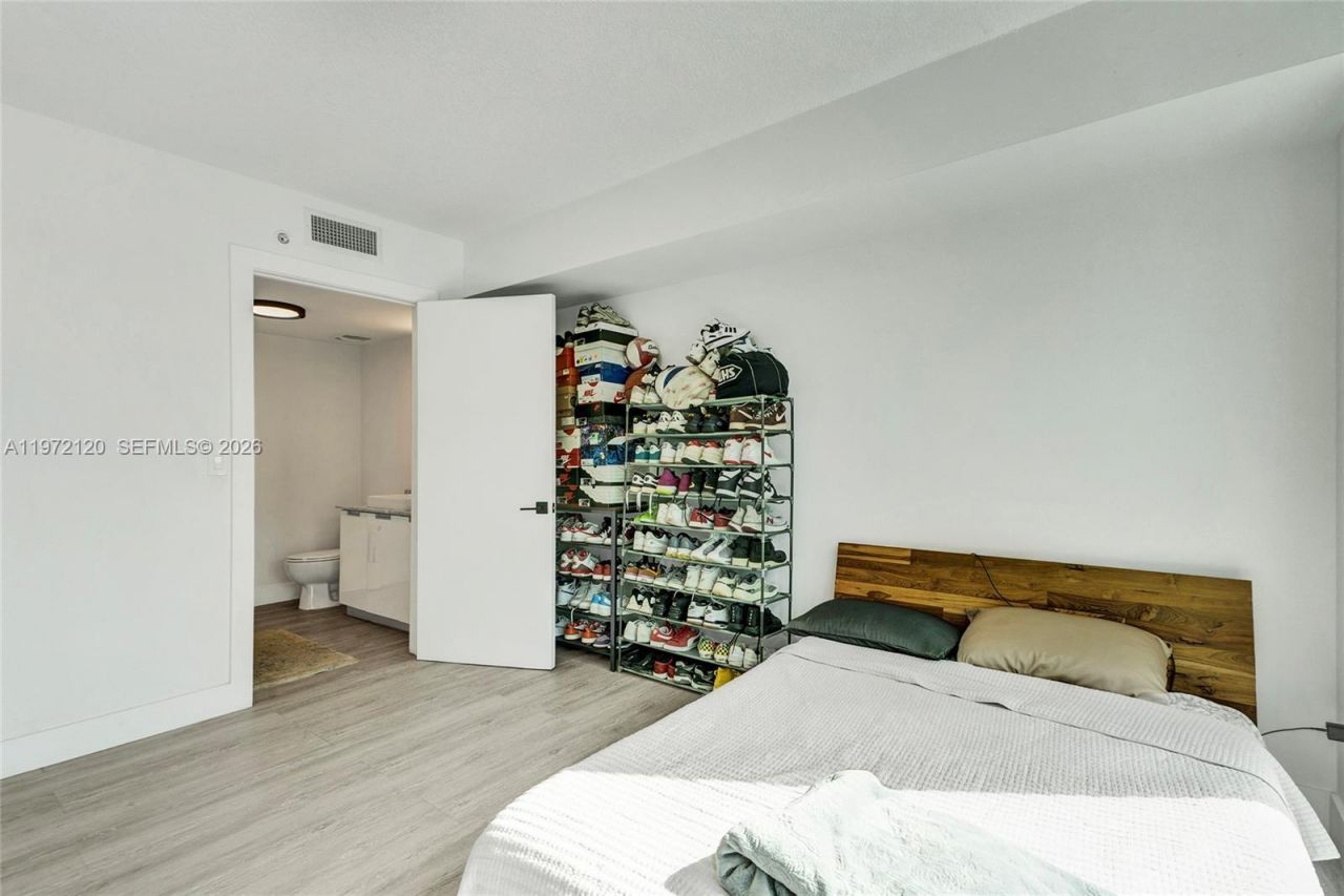 1881 79th St Cswy, Unit 1404, North Bay Village, FL 33141 Photo